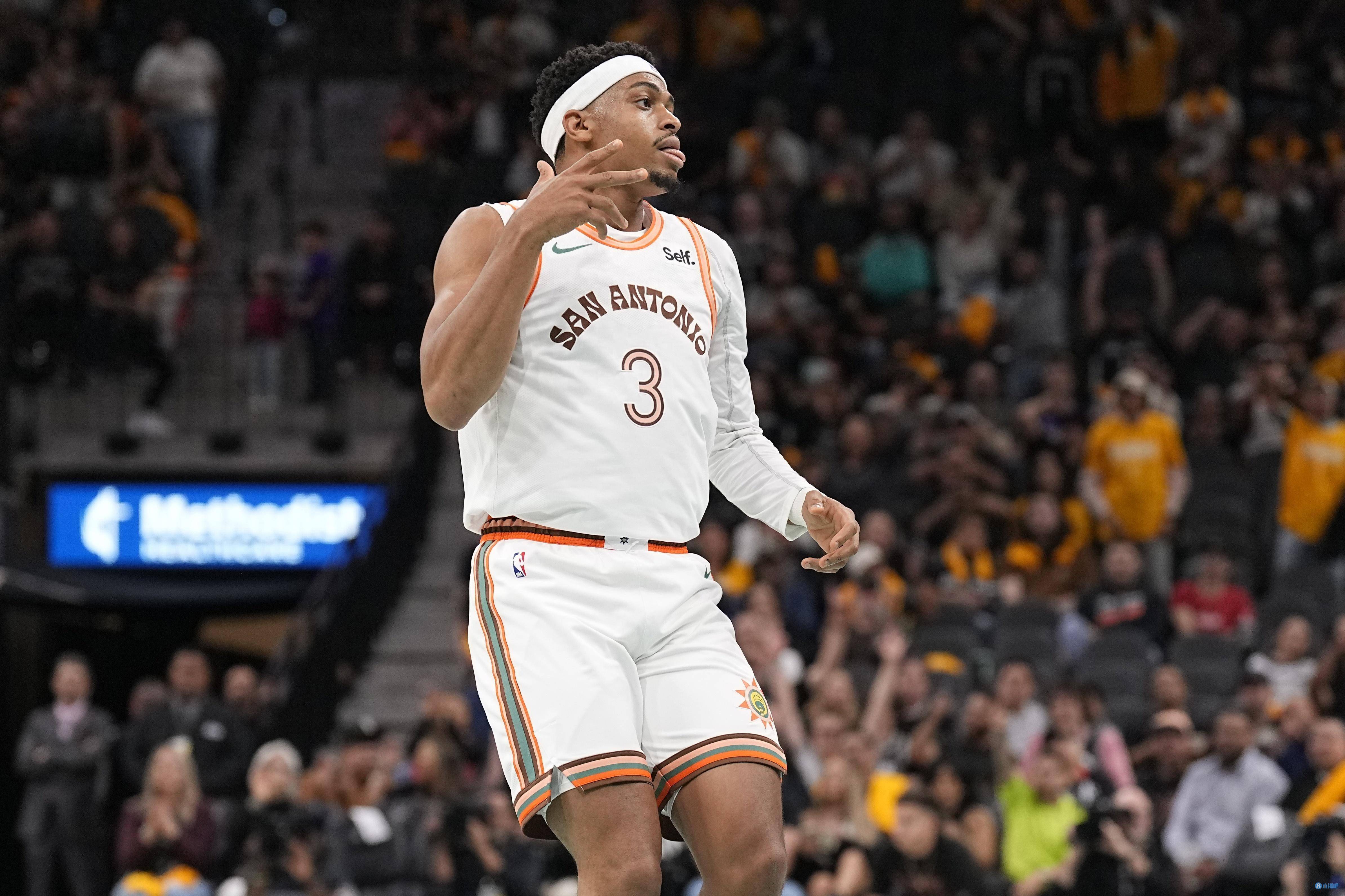 凯尔登-约翰逊:希望能在周日对阵骑士时复出 我的手肘还有点肿