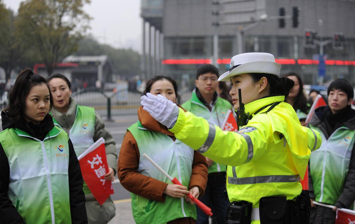 浦东女交警图片