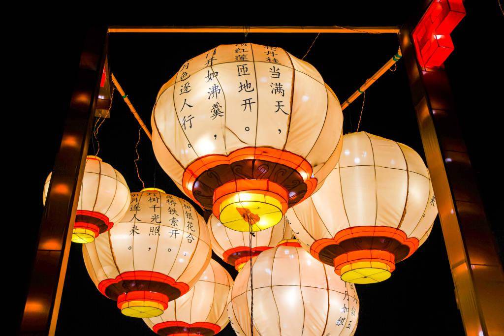 各地灯会绚丽璀璨 小年夜氛围浓厚_图片_中国_来源