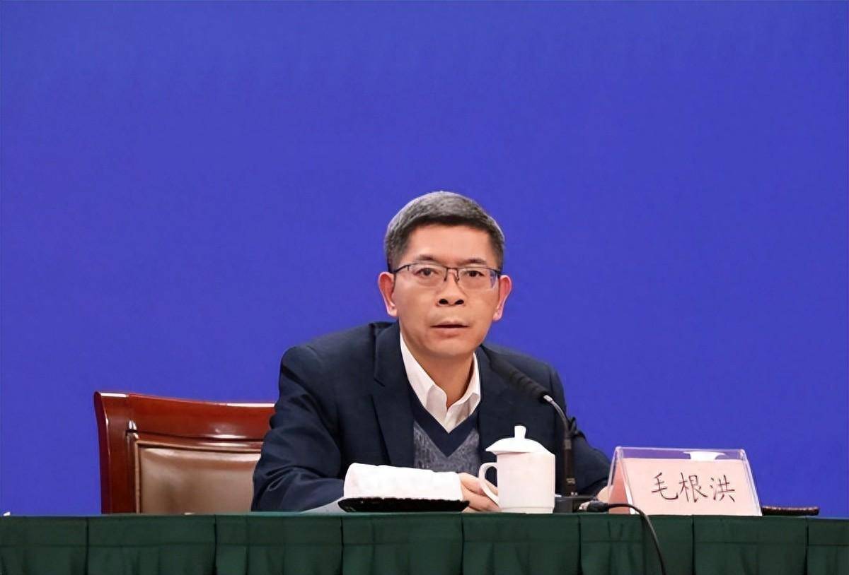 公开简历显示,毛根洪出生于1969年3月,浙江桐庐人,中央党校大学学历.