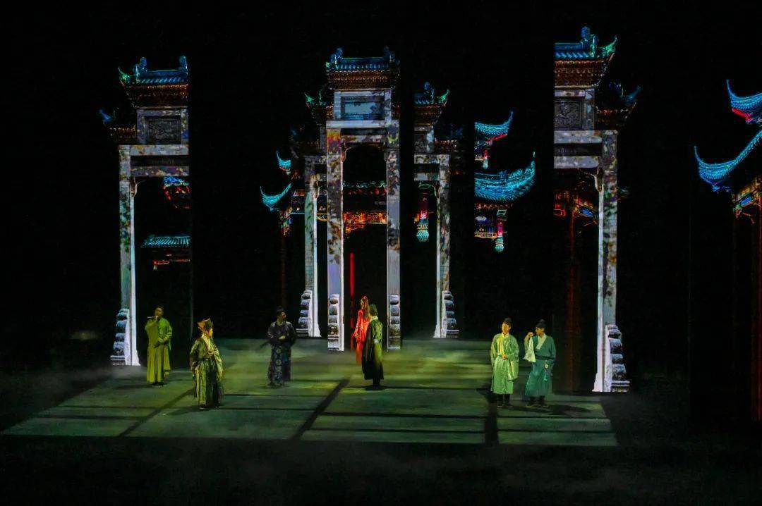 跟着课本去旅行,只有"红楼梦"戏剧幻城,我们来啦_大观园_青春_现实