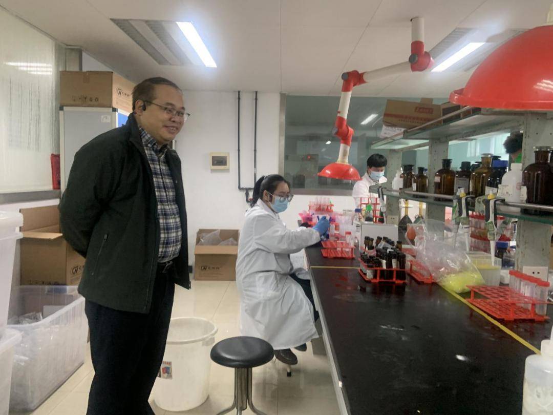 蒋银辉副秘书长到玉林市检验检测研究院走访慰问优秀