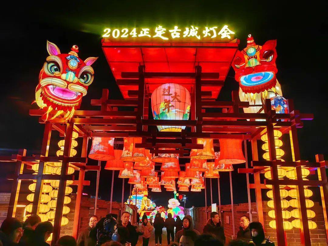 据了解,作为全国"古城过大年"正定会场的重要组成部分,本届古城灯会将