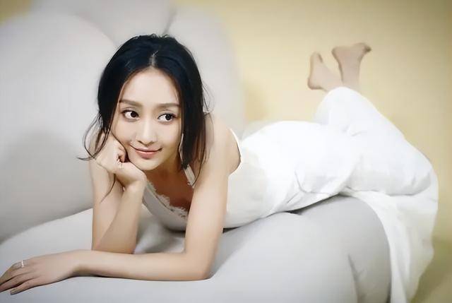 王鸥素颜震惊全场,身材性感引发网友疯狂猜想_风采_单身_魅力