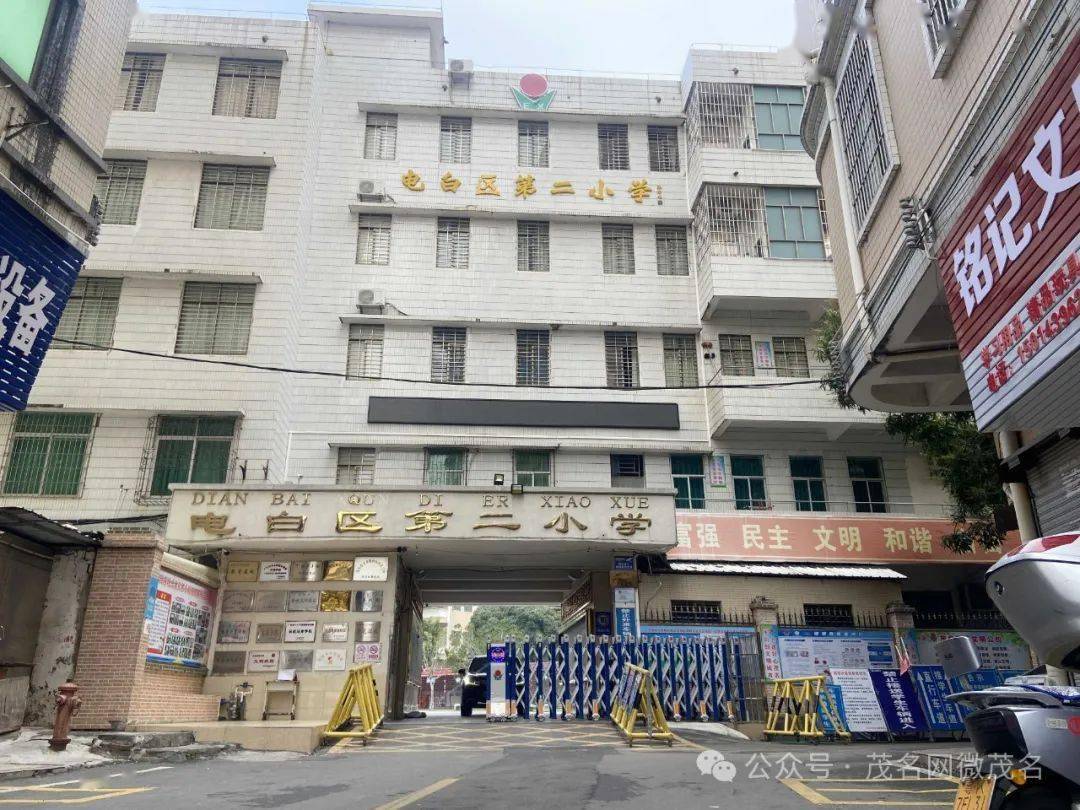 电白三小,电白九小,上排小学电白这些学校开放停车场:记者从茂名市