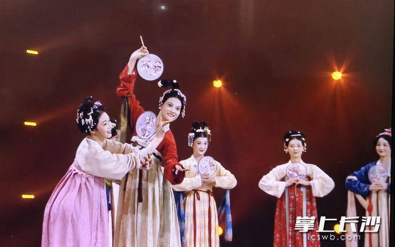 三登春晚舞台!湖南这群师生"复活"《汉宫春晓图》_艺术_设计_分会场