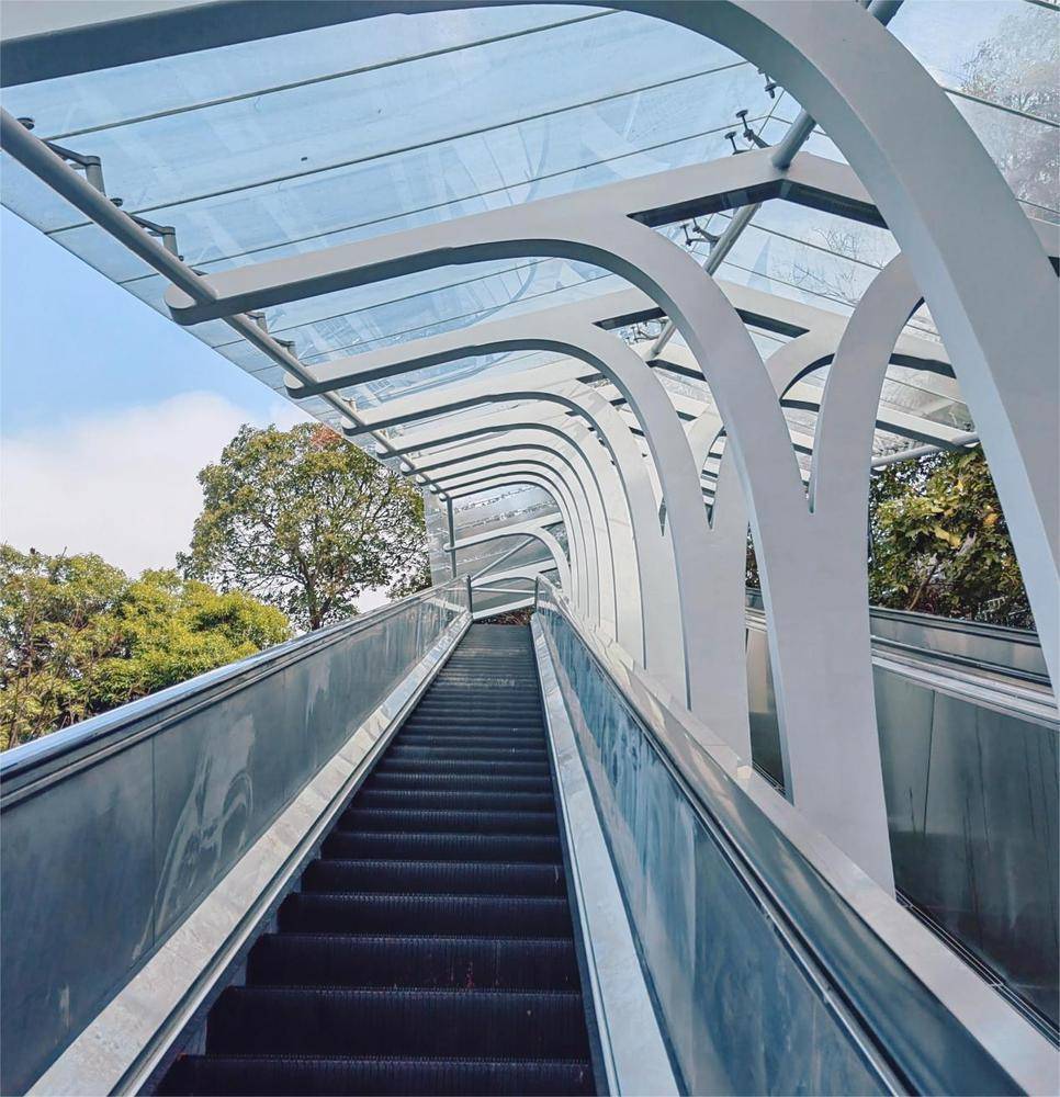 广州白云山摩星岭有免费观光扶梯啦!