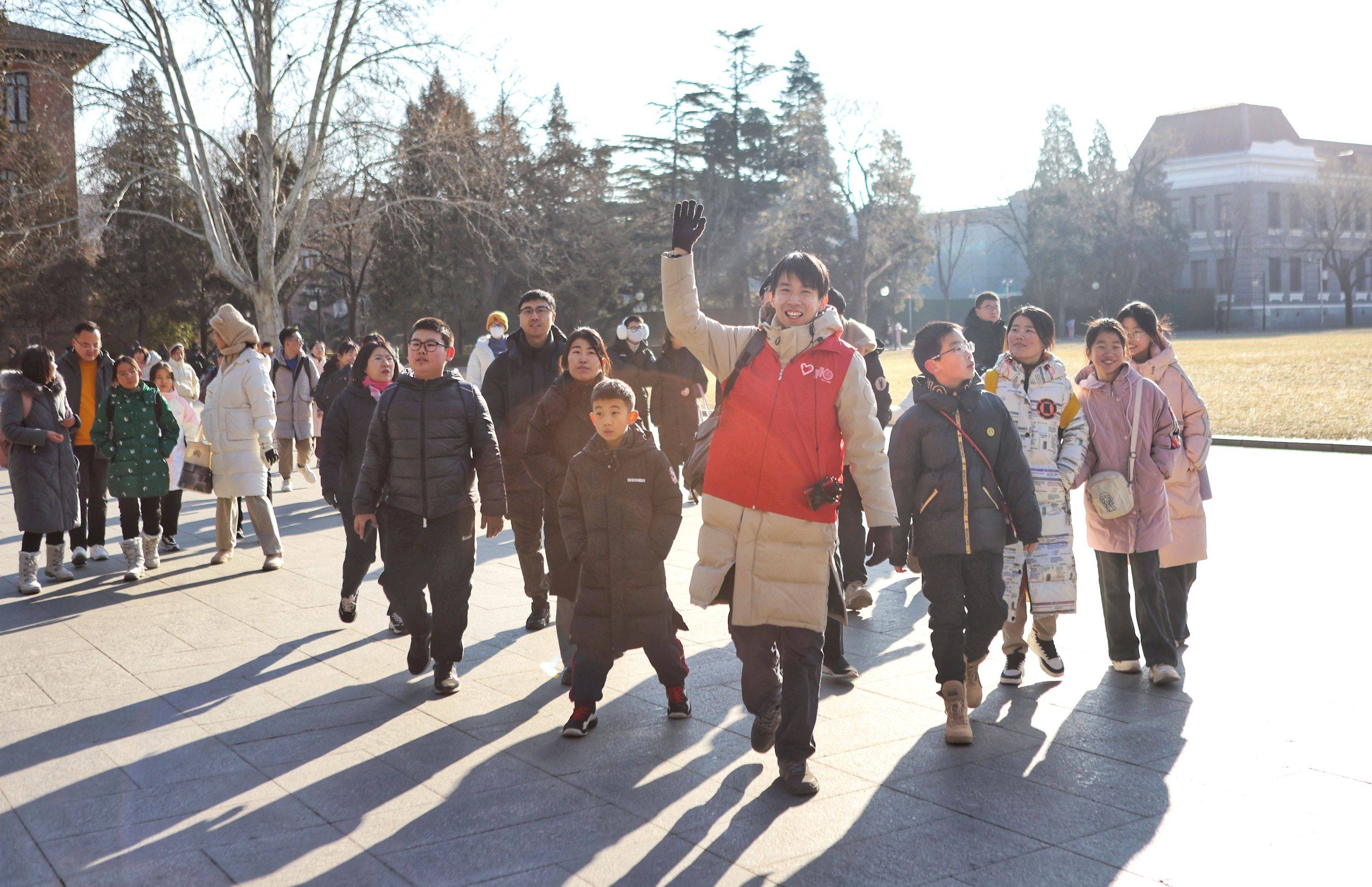 我在清华当"导游"_陆宇超_游客_祁一凡