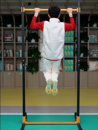 引体向上练不好?跑者提升上肢力量还可以练这4个动作!_身体_单杠_姿势