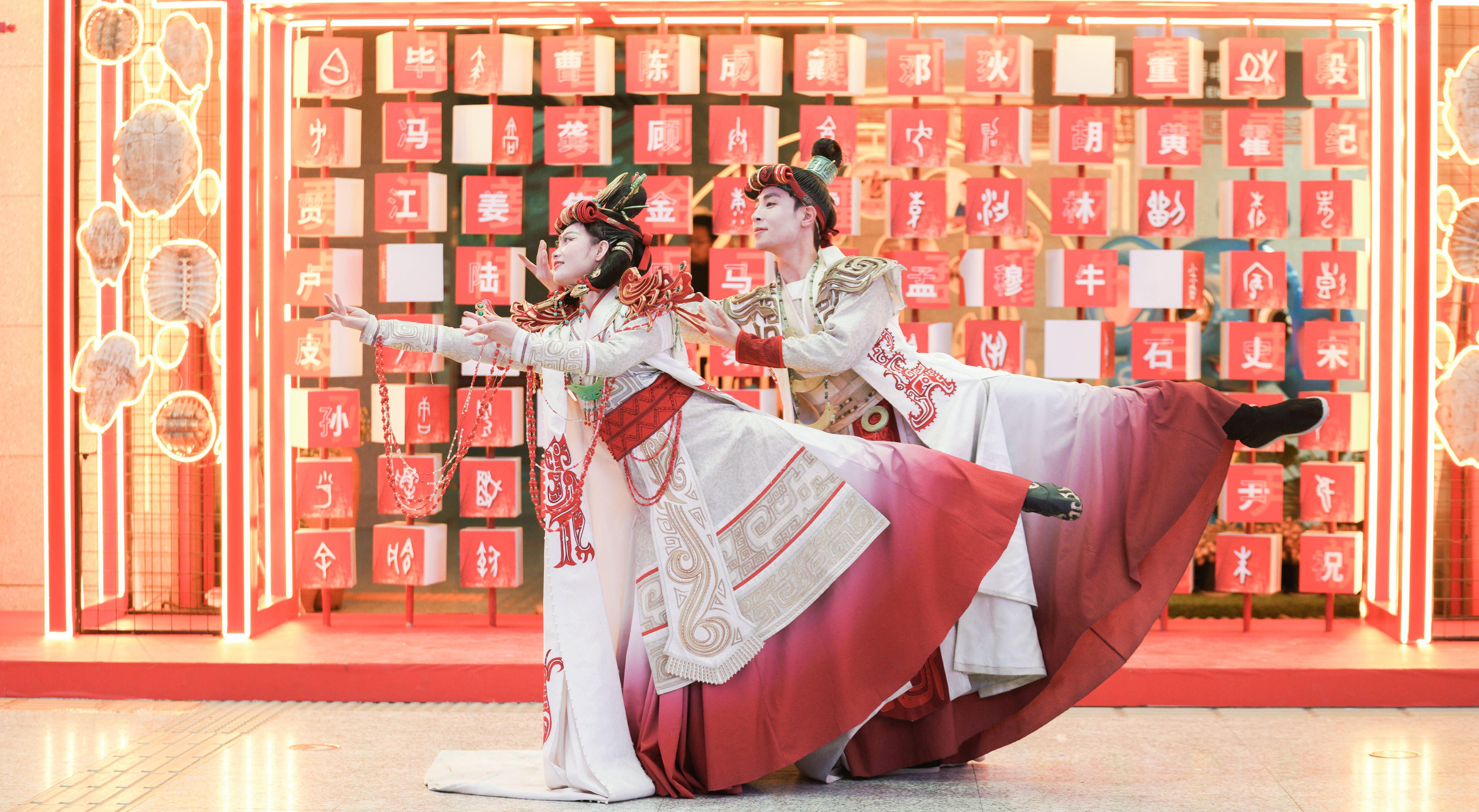 来自商朝的"快闪"您见过吗?"武丁""妇好"邀您安阳过大年