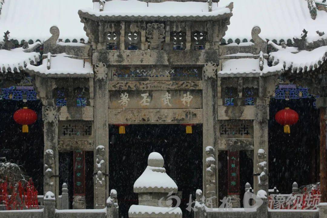 周口:雪景中的关帝庙历史街区_雪花_古建筑_中轴线