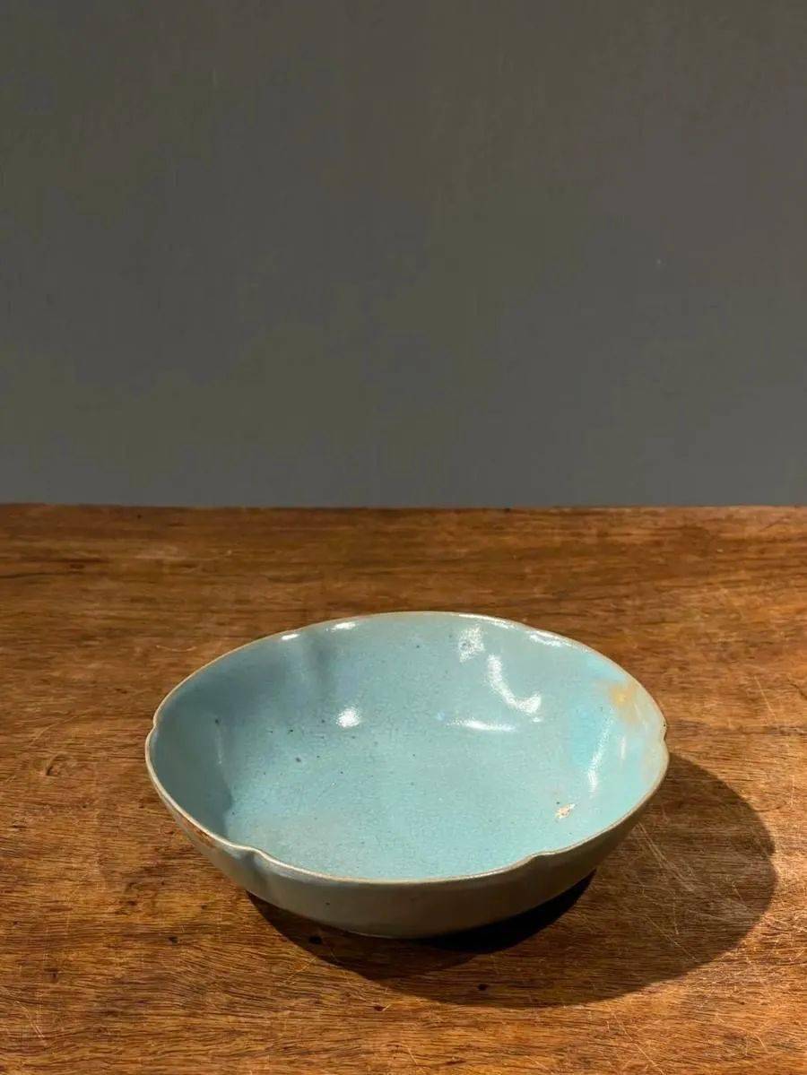 龙泉是浙江省历史文化名城,位于浙江西南部,与福建省接壤,以出产青瓷