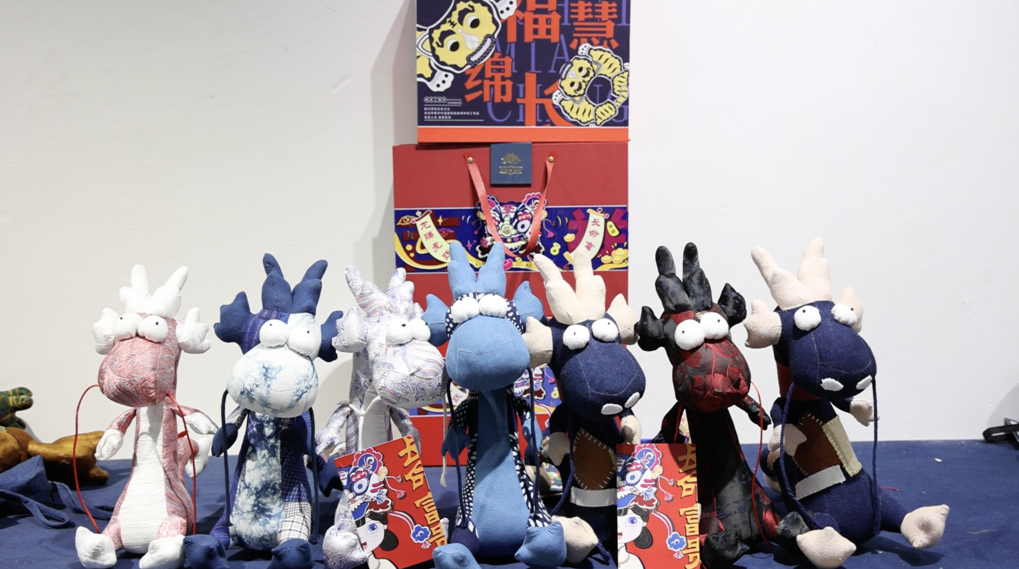 贵州麻江:"龙元素"非遗文创产品热销市场_设计的_龙头_文化