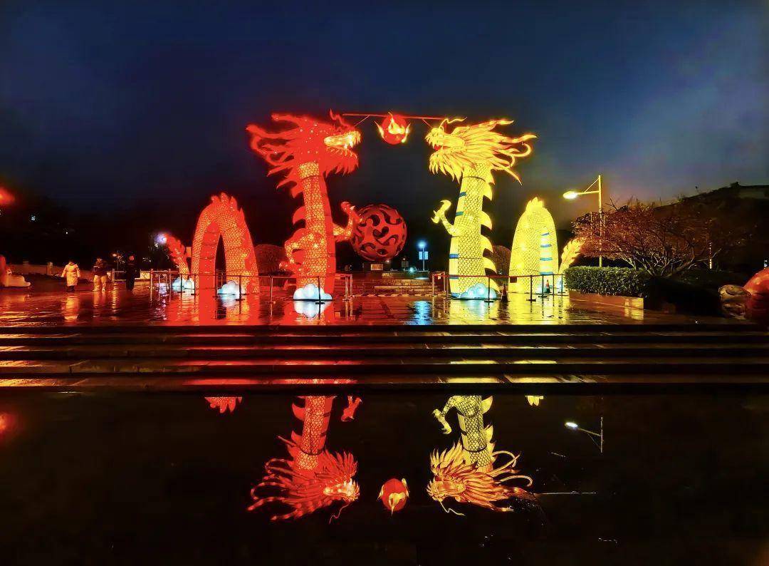 龙行大吉"是送给全区市民的祝福△东吴文化公园的龙年造景富阳"龙味"
