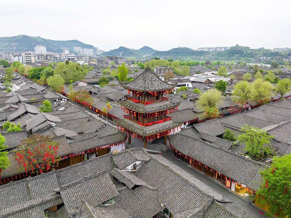 说到"春节文化",那一定离不开南充阆中古城.