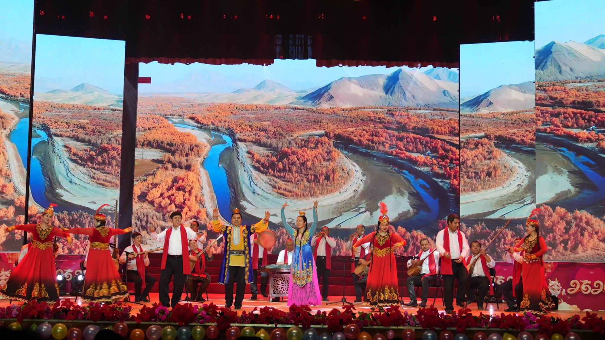 墨玉县2024年春节联欢晚会精彩上演_江·艾_观众_文化