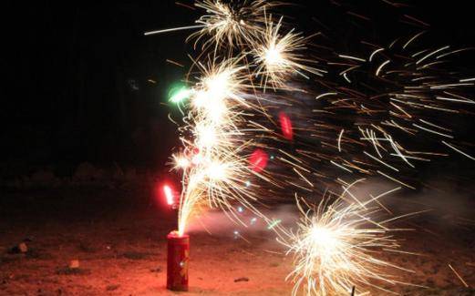 烟花爆竹消费提示_产品_经营_喷花