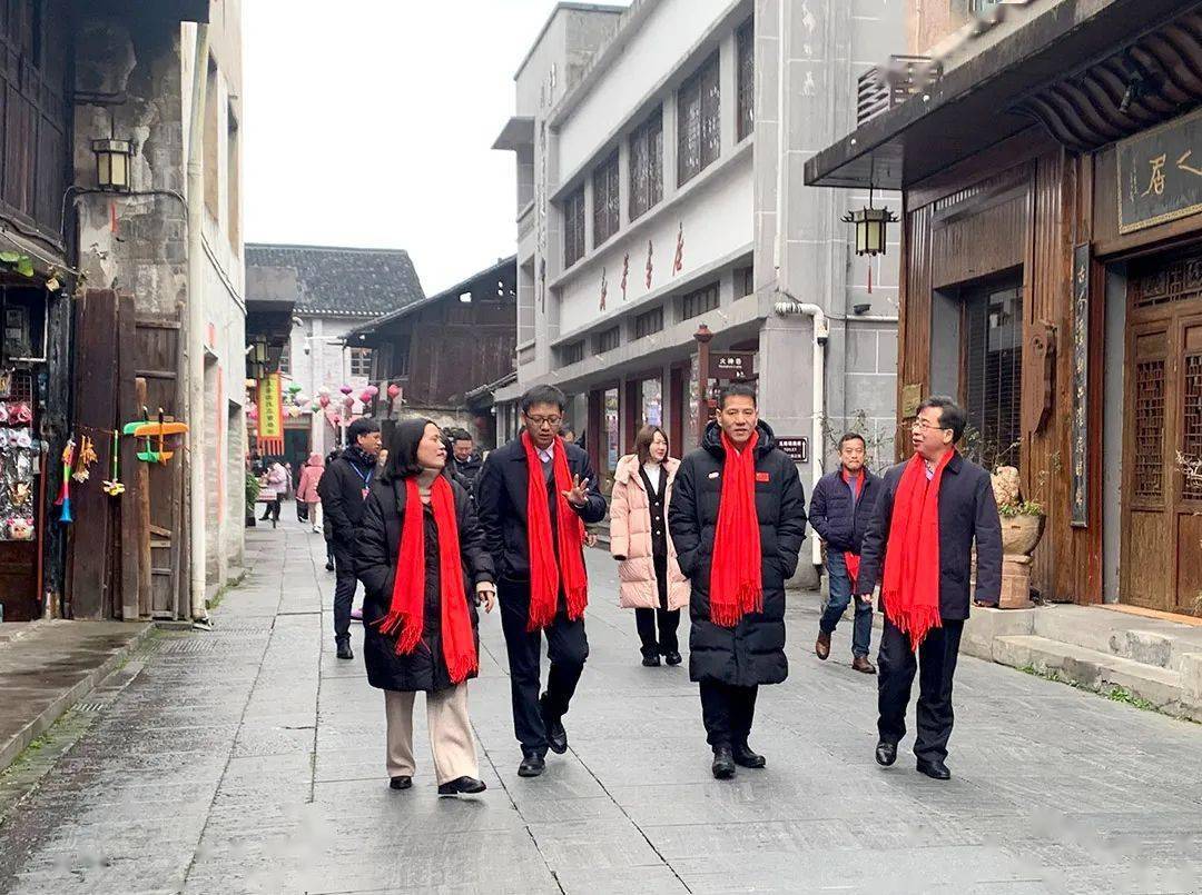 2月8日, 湖南广播电视台副台长罗迎春一行莅临我市,调研2024湖南卫视