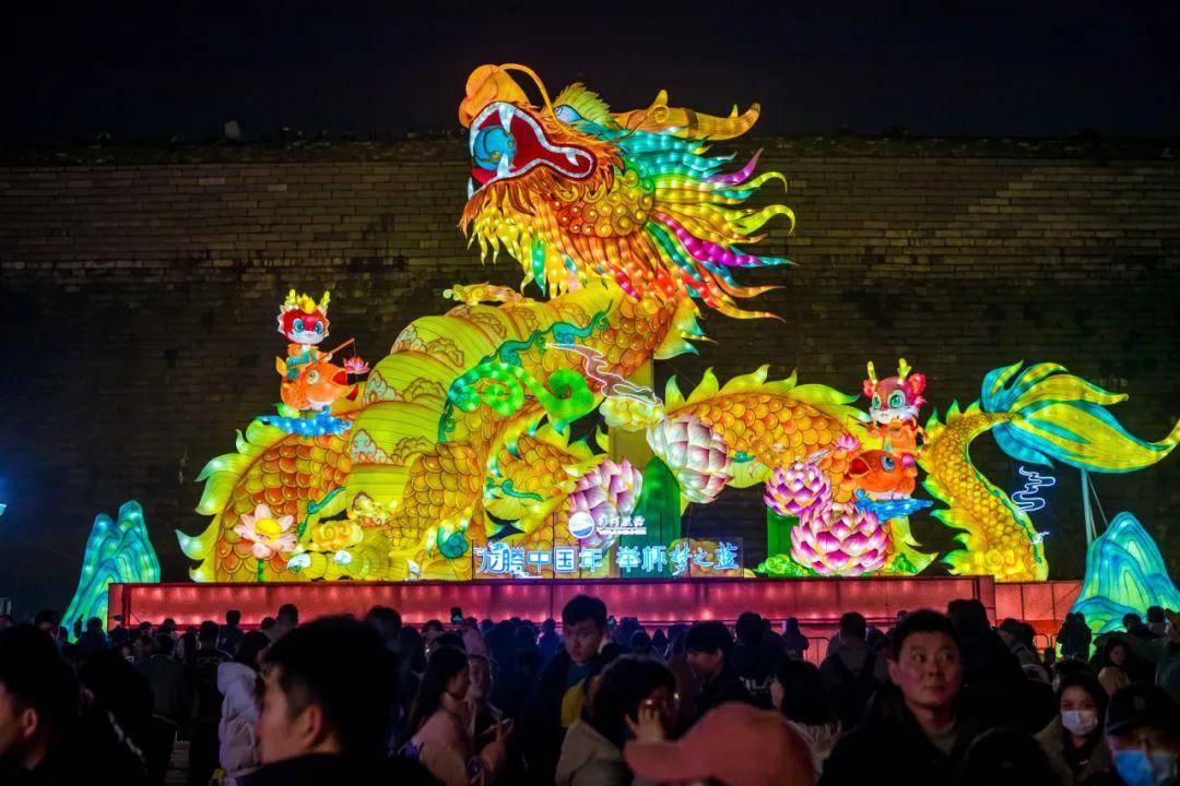 新春走基层丨秦淮河畔,何以点亮中国灯?_灯彩_灯会_花灯