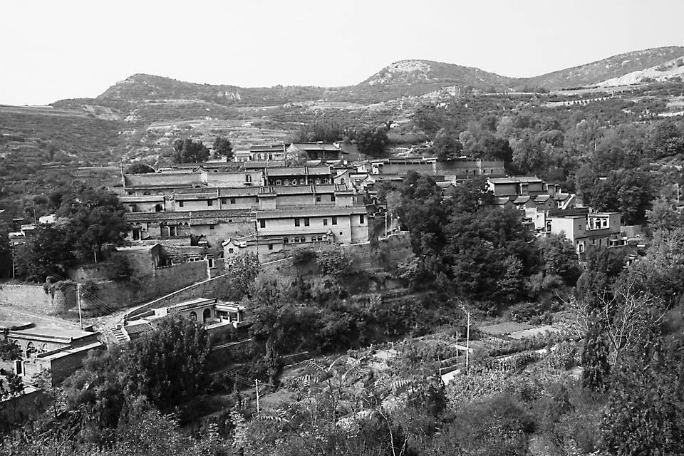 官沟村位于阳泉市郊区平坦镇,距市区5公里,是第二批中国传统村落.