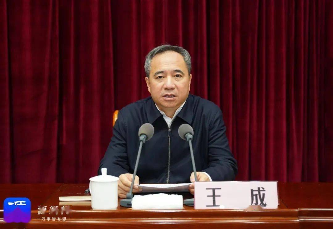 省委组织部副部长,省委人才办专职副主任赵雄文宣读省委决定,吴舜泽