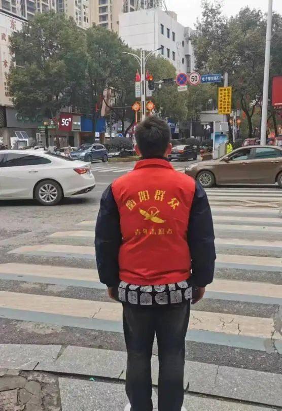 文明创建|2024年寒假返乡大学生在行动_活动_行人_红绿灯