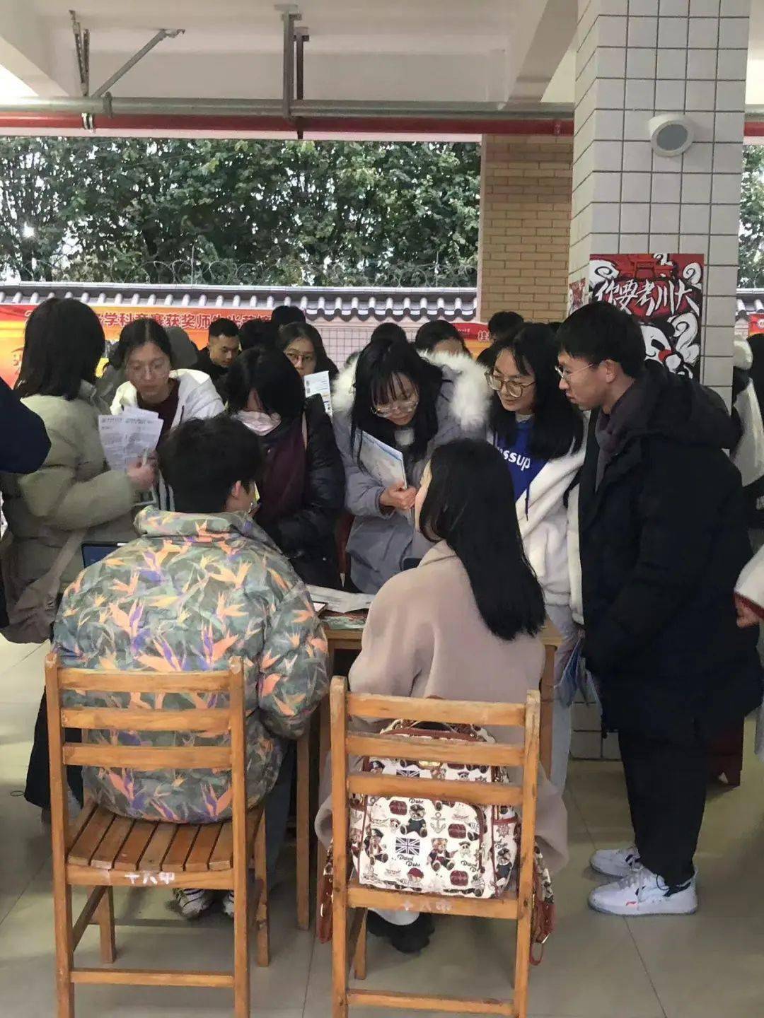 感恩母校雄鹰归巢助梦想 展望未来雏鹰展翅欲翱翔