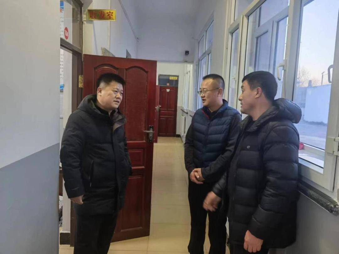 杨志宇除夕检查安全生产工作_进行_应急_情况