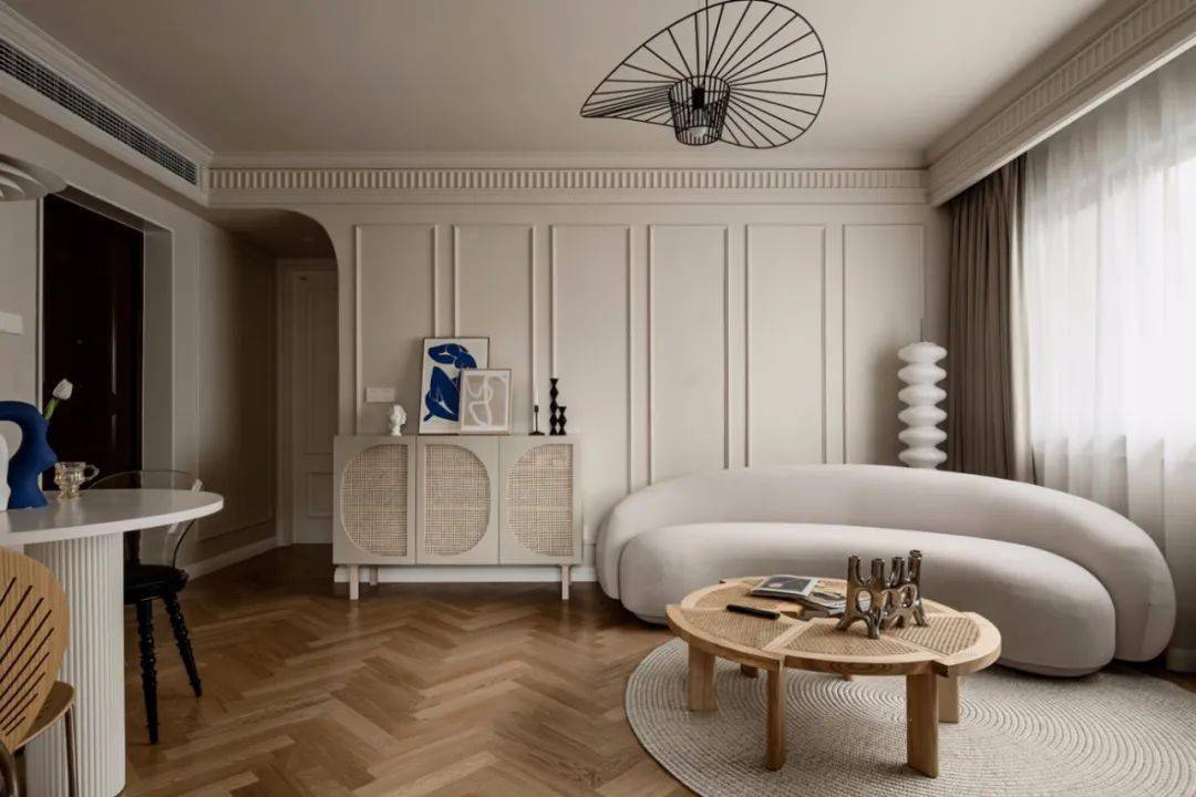 雕花线条线条雕花,这个法式风格的必备元素,源自传统的巴洛克和洛可可