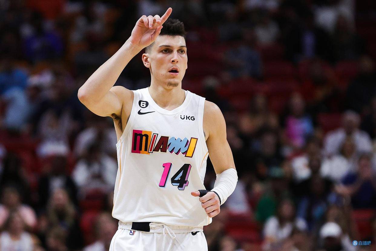 本场比赛,热火球员希罗出战29分钟,投篮15中10,三分球7中4,拿到24分6