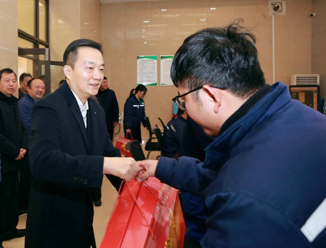 孔涛看望慰问春节坚守岗位职工_工作_铜陵_群众