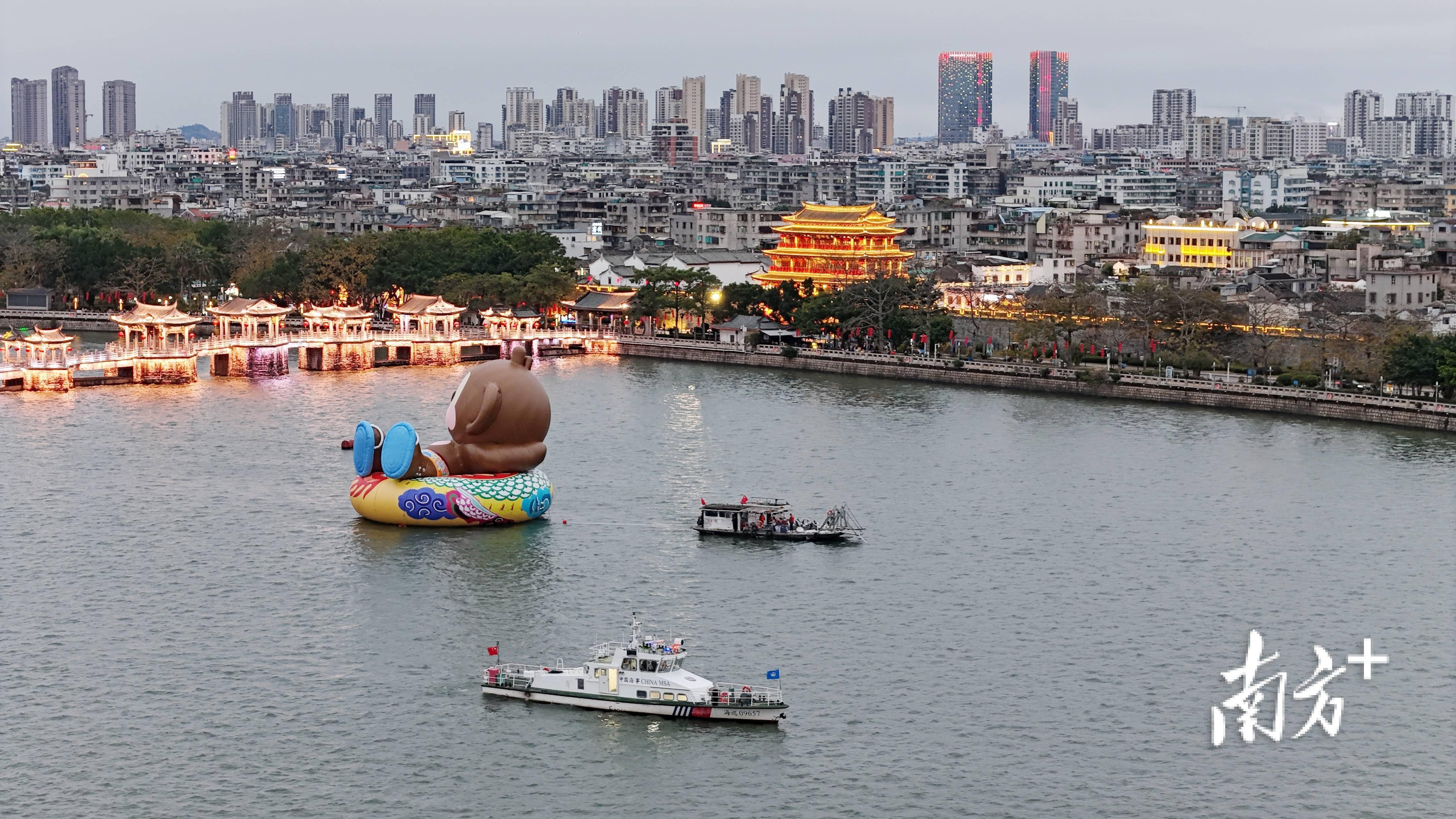 海事部门护航潮州古城ip"府楼猴"亮相韩江_施工_保障