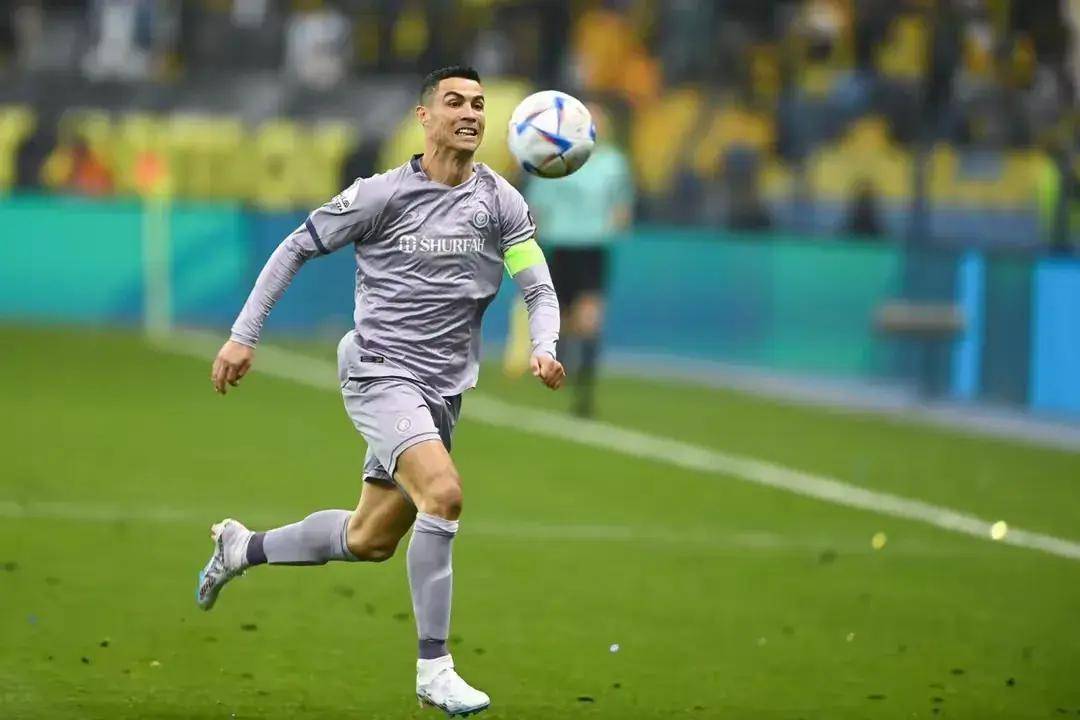 不用过分吹捧c罗,热爱中国可能言过其实,但却热爱他们_梅西黑_球迷