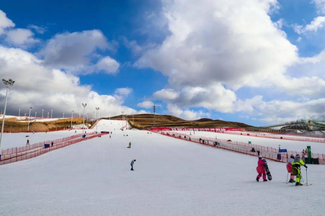 马鬃山滑雪场二期图片