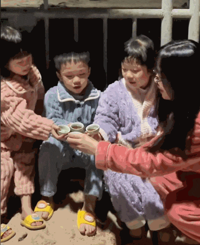 这届00后:"未婚未育,产后抑郁"_德华_孩子_大学生