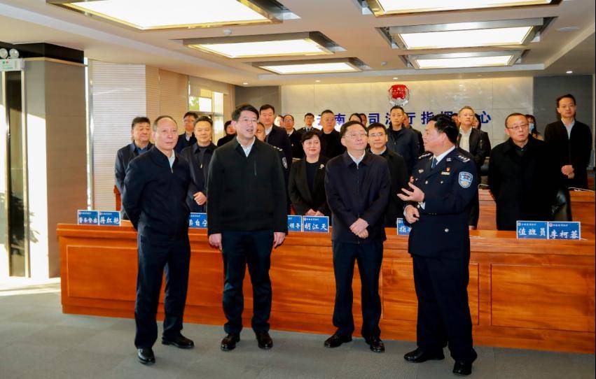 岳修虎先后来到省司法厅应急指挥中心,昆明市公安局西山分局金牛