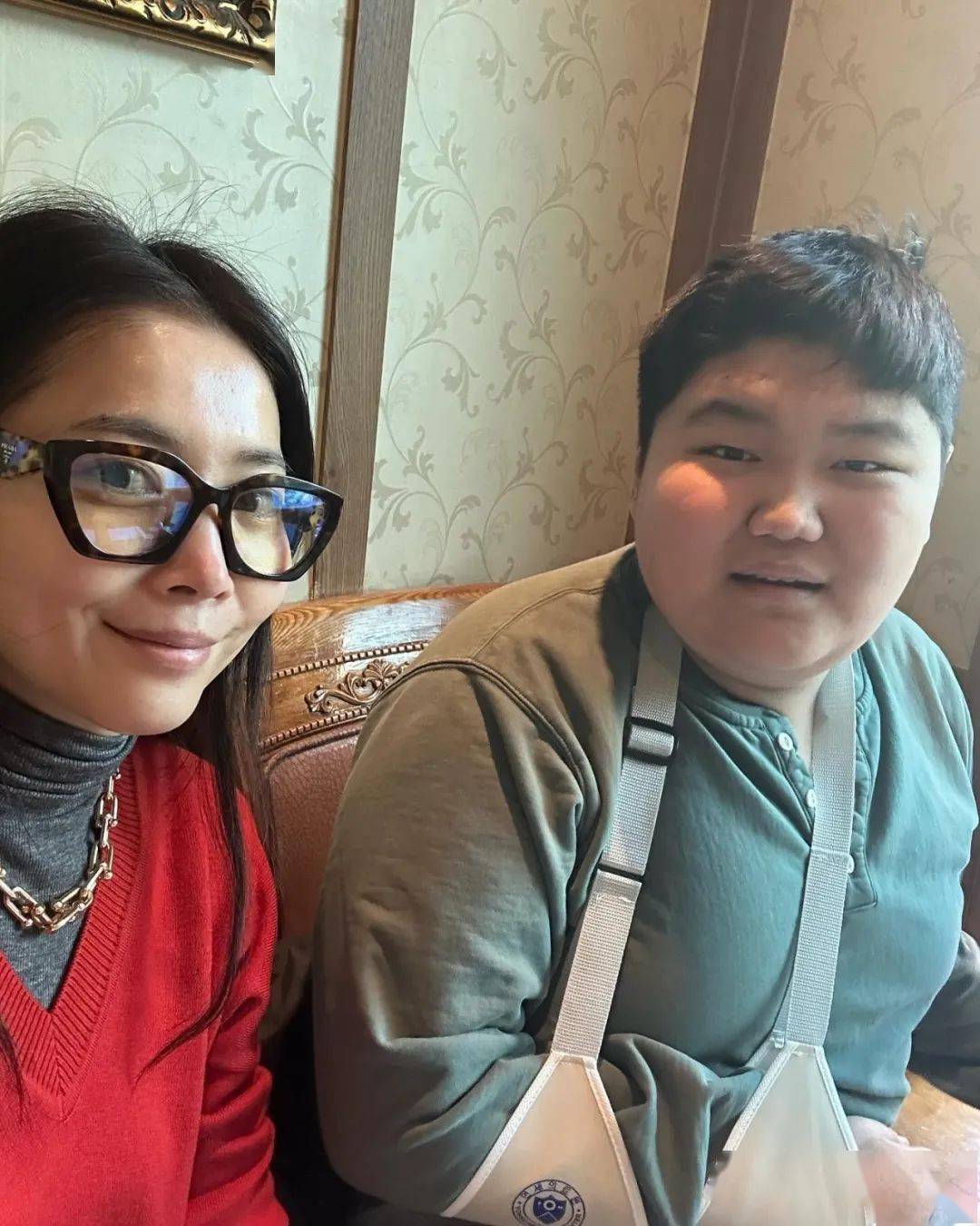 43岁离婚著名女演员独自带大自闭儿,无法承受的辛苦_吴允儿_儿子_网友