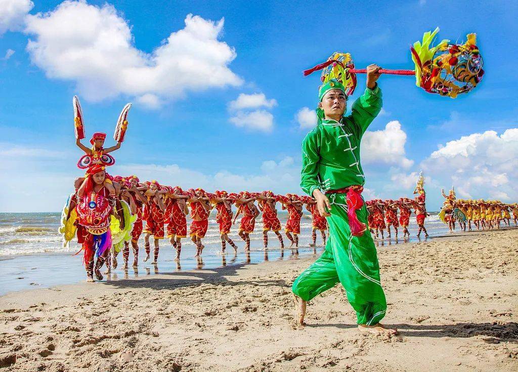 网友:又是羡慕广东人的一天_表演_龙舞_烟花