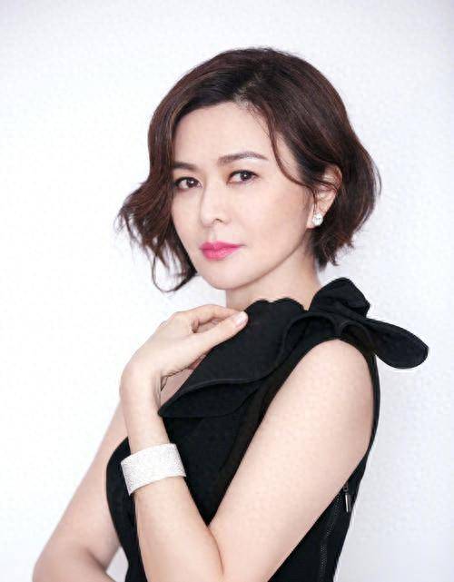 关之琳61岁:财富自由的秘密武器,优雅自信的生活哲学揭秘!