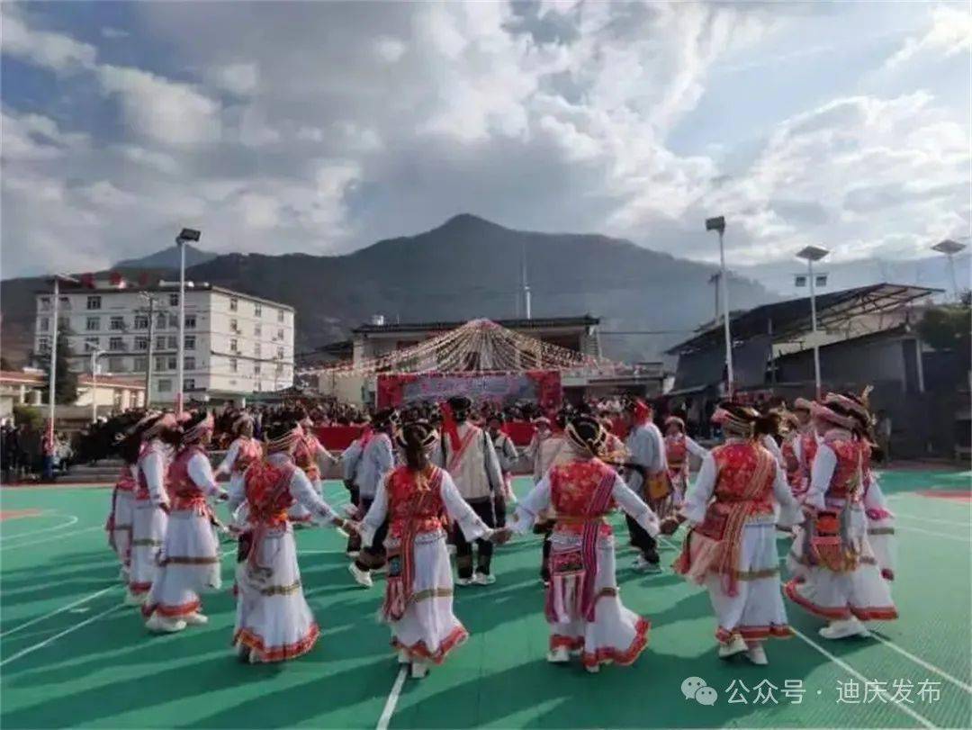 香格里拉_月光广场_兴隆村