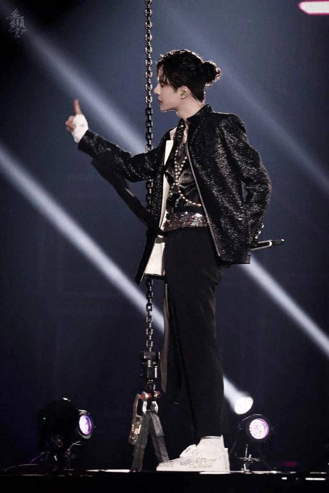 龙年看王一博《龙拳》,舞台王者强大的心理素质