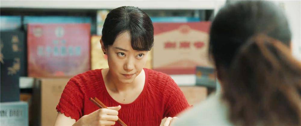 张小斐也调侃她"不愧是鸡的杀手",不过调侃之余,一众演职人员也很是