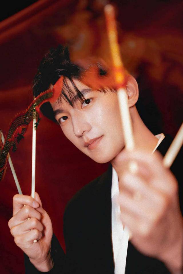 人气演员杨洋龙年营业照出炉啦!还是那么帅啊!_明星_转型_挑战
