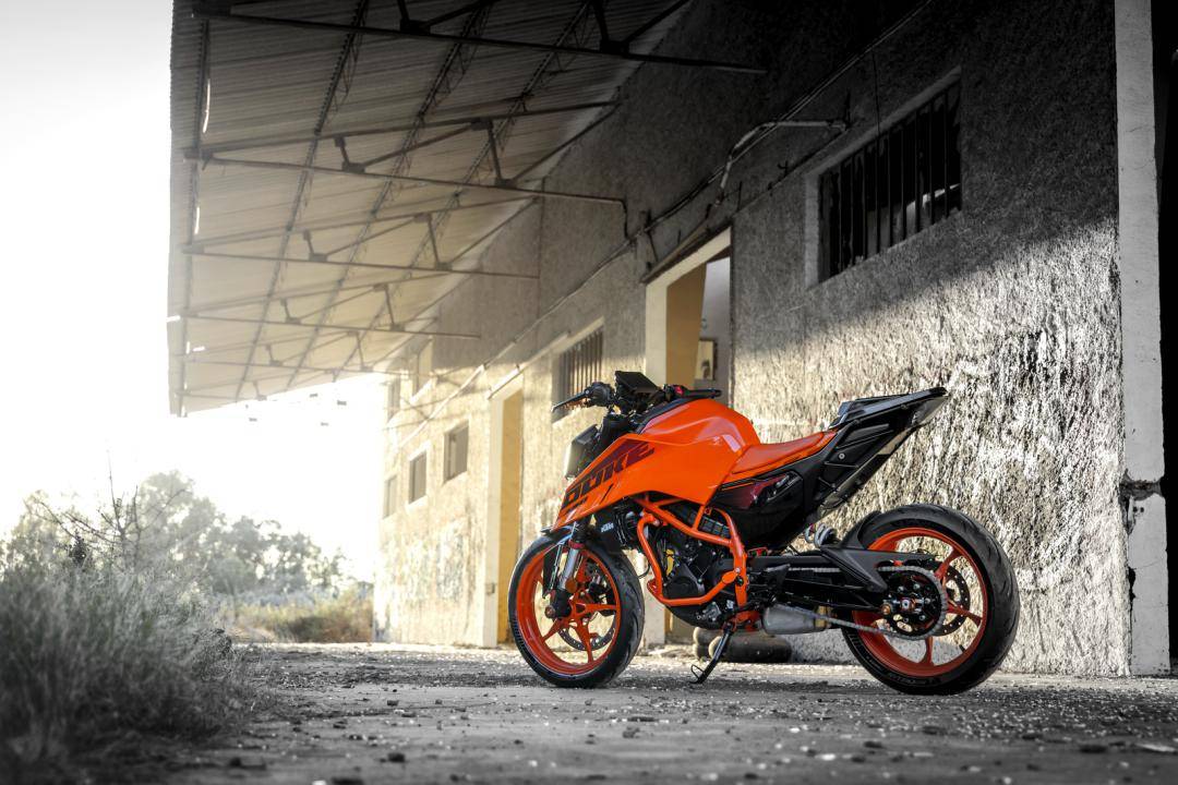 特写:ktm 2024 新一代运动街车 390 duke 原厂改装_搜狐汽车_搜狐网