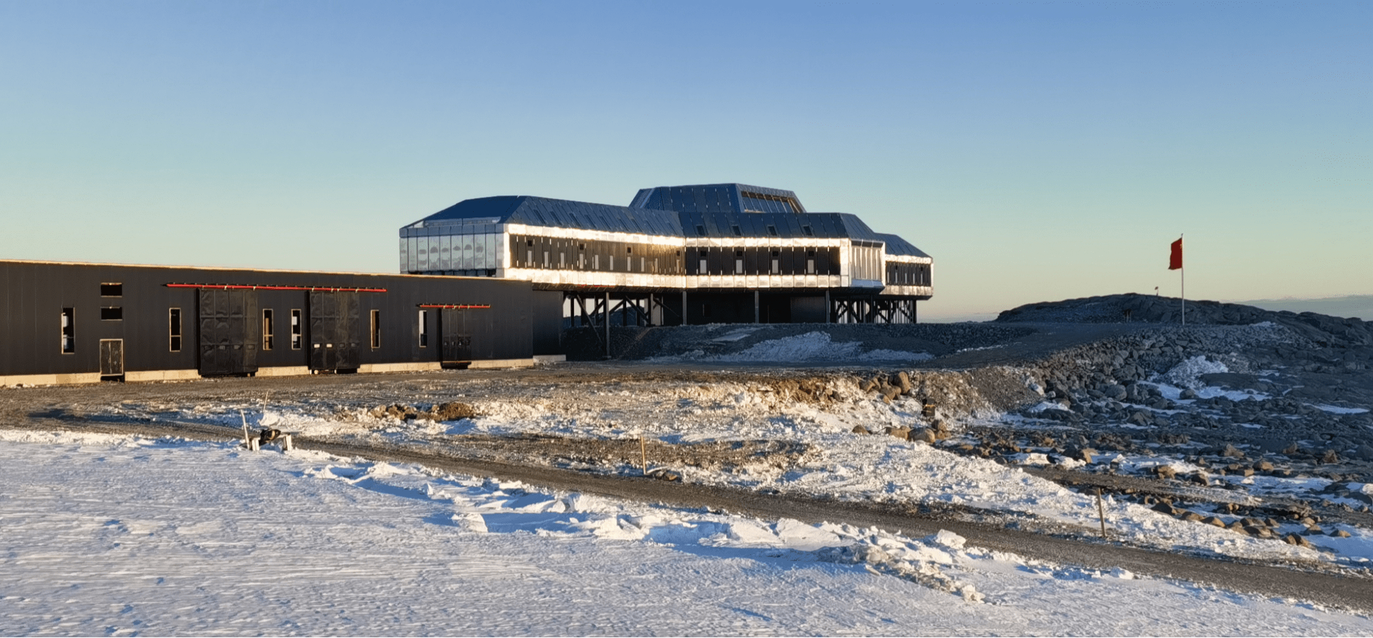 2月7日上午,我国第五个南极考察站正式开站,被命名为秦岭站