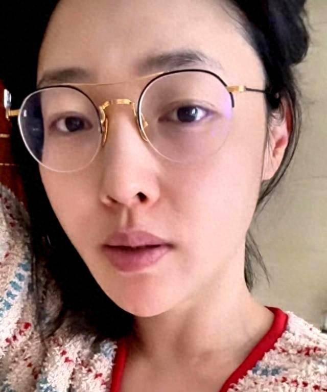 白百何初三晒回娘家视频 素颜出镜再婚后生活幸福