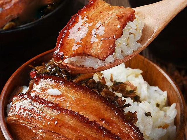 超下饭国民硬菜"红烧扣肉",软糯入味,好吃不腻,加热!_