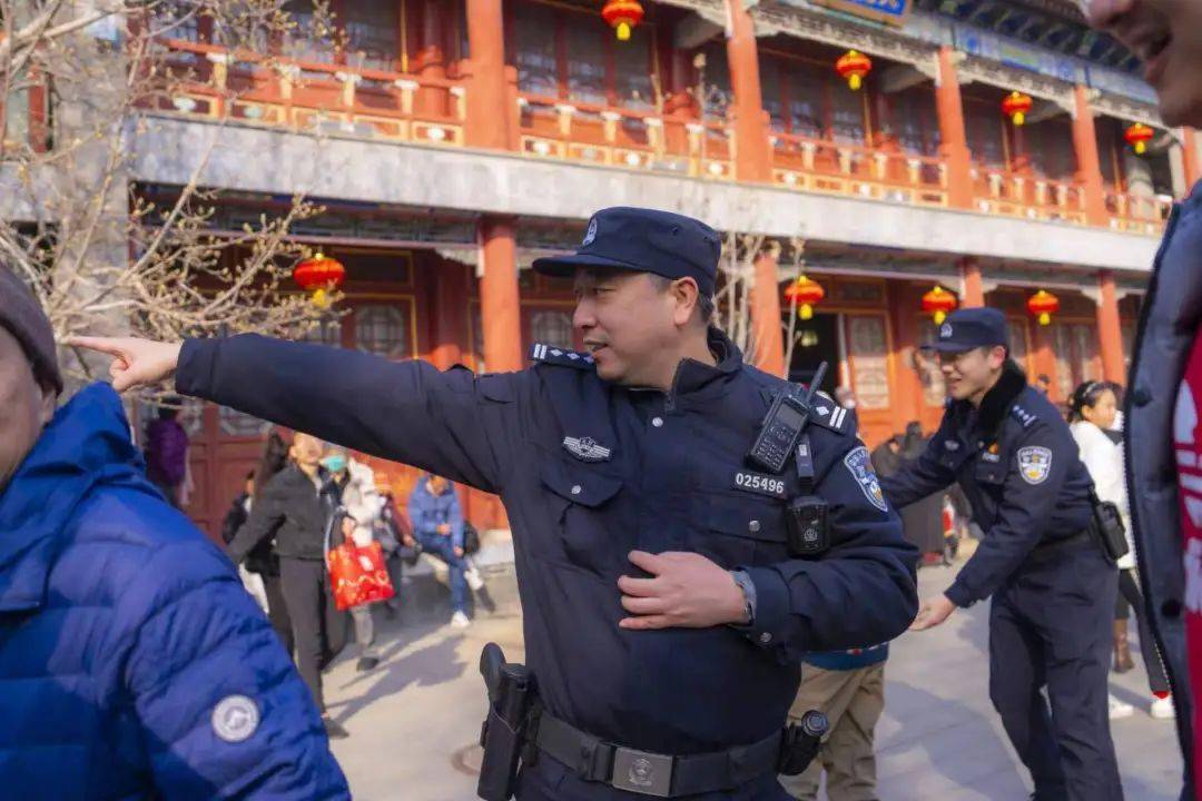 大年初五,北京警察陪你"庙会版city walk!