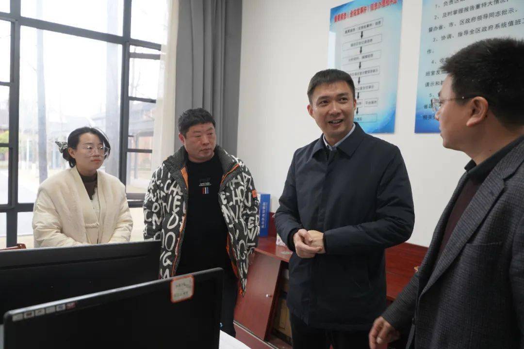 刘海检查春节值班值守情况 看望慰问一线干部职工