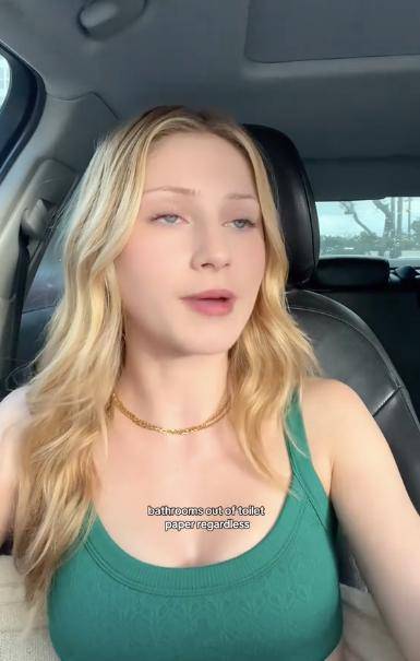 图片中的这位金发妹子名叫jess jacobsen,jess在tiktok上有110万匪靠